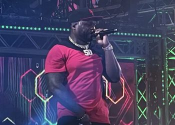 La Plaza de España de Sevilla viaja en el tiempo de la mano de 50cent